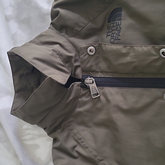Boy's North Face jacket - Picture 3 of 4